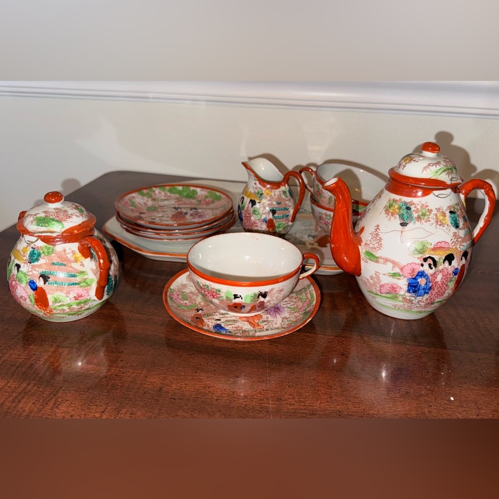 Vintage Japanese Porcelain Tea Set – Hand-Painted Geisha - Picture 7 of 13